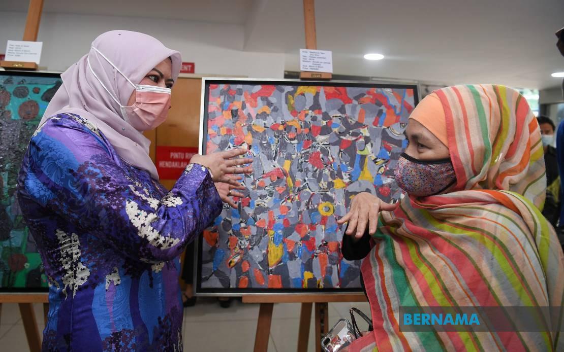 08.05.2022 · lukisan itu ditempah masa nak dekat raya. Bernama Nakseni Bantu Pamer Jual Lukisan Karya Golongan Oku