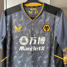 28/08/2020 · the collar and adidas shoulder stripes on the jersey are also dark blue. Wolves 19 20 Replica Away Shirt In Wv14 Wolverhampton For 55 00 For Sale Shpock