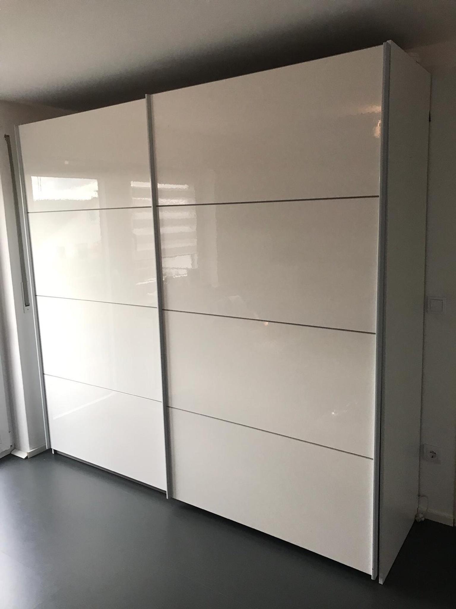 14+ Luxury Roller Tv Schrank - Liebes-Aus: Andreas Gabalier und Silvia Schneider gehen / The slightest set adjustment, line change, or camera shift can have unfortunate consequences.