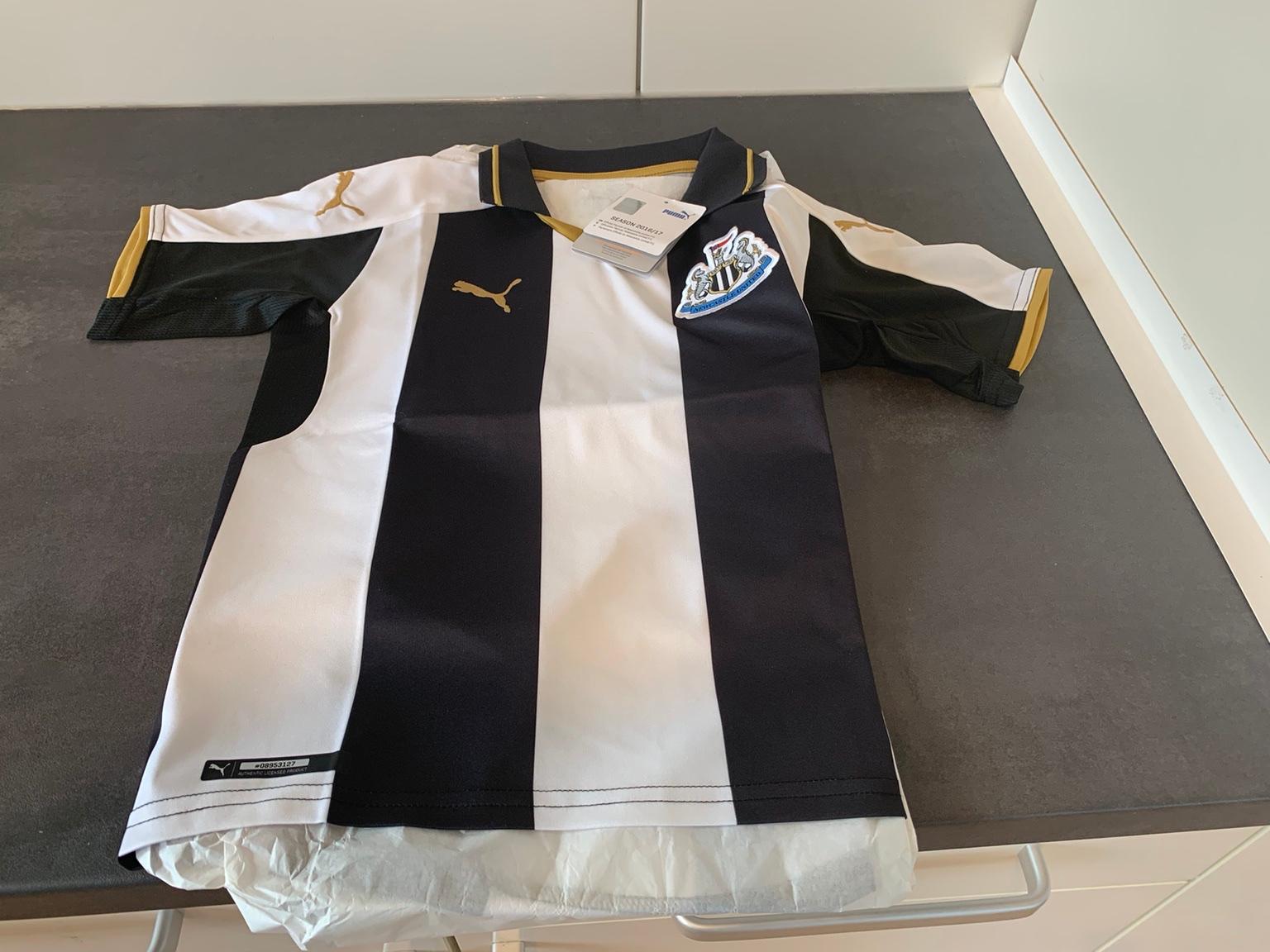 Klassisches und funktionelles newcastle united fußball trikot zu den heimspielen der saison 2019/20 von puma. Puma Kids Trikot In 51645 Gummersbach For 10 00 For Sale Shpock