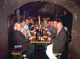 Ein wein, der mit dem . RÃ¼desheim Weingut Prasser, Rheingau, Weinproben