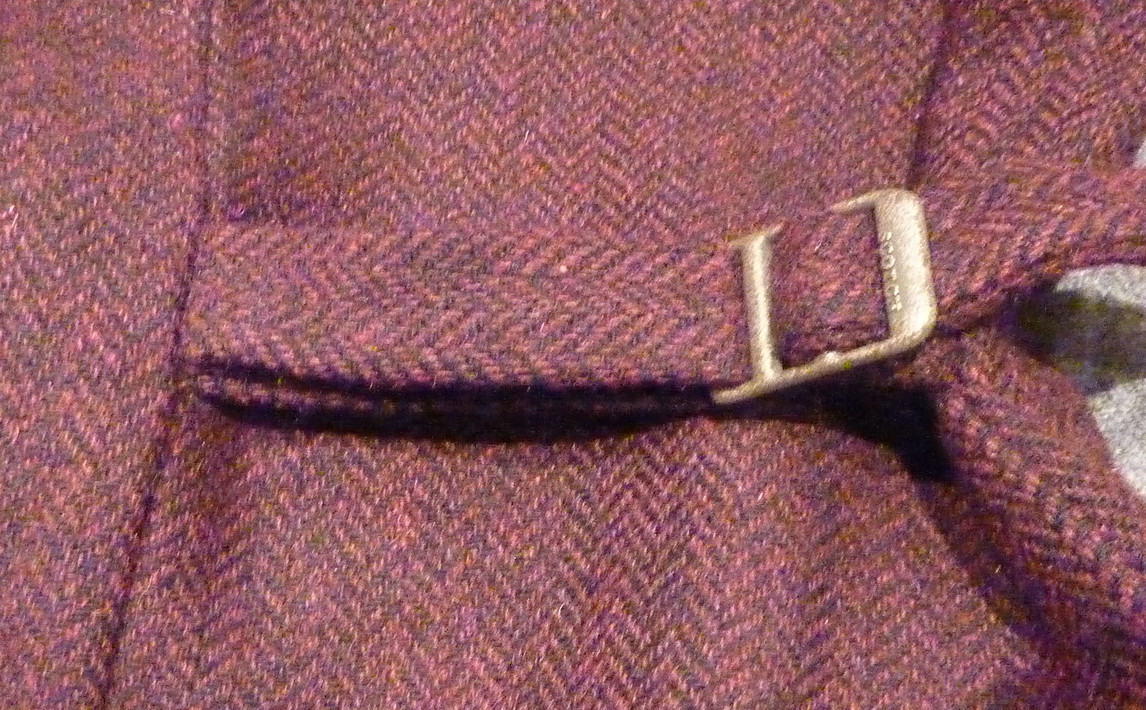 The waistcoat cinch and the critical state of waistcoat buckles