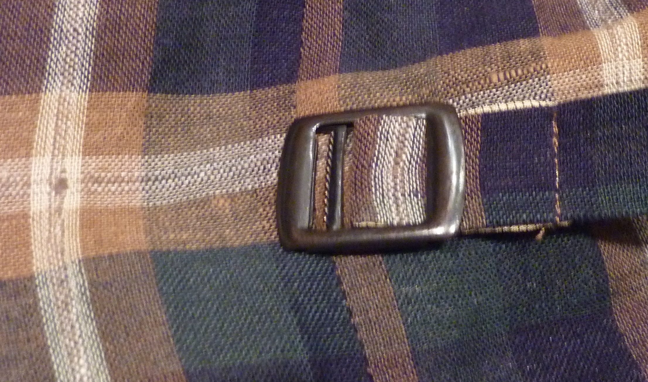 The waistcoat cinch and the critical state of waistcoat buckles