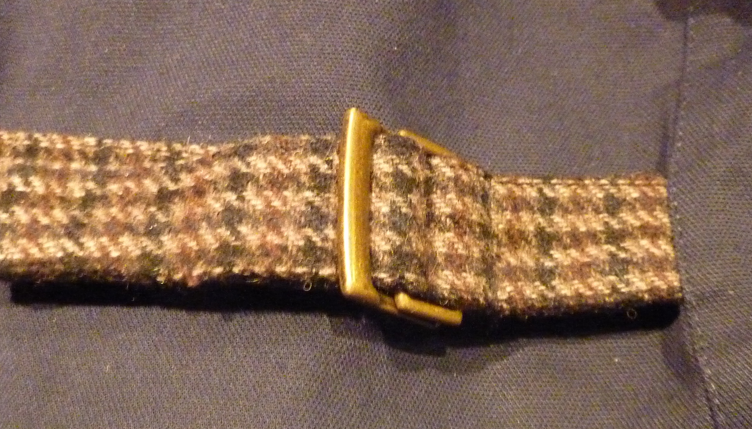 The waistcoat cinch and the critical state of waistcoat buckles