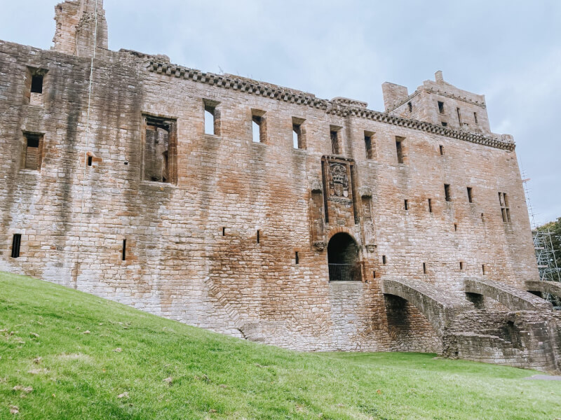 image of Linlithgow palace - castles in scotland to visit