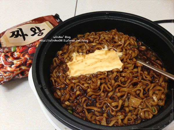 韓國。泡麵∥ 짜왕（炸王）- 果然好吃的炸醬麵，柳演錫（유연석）代言