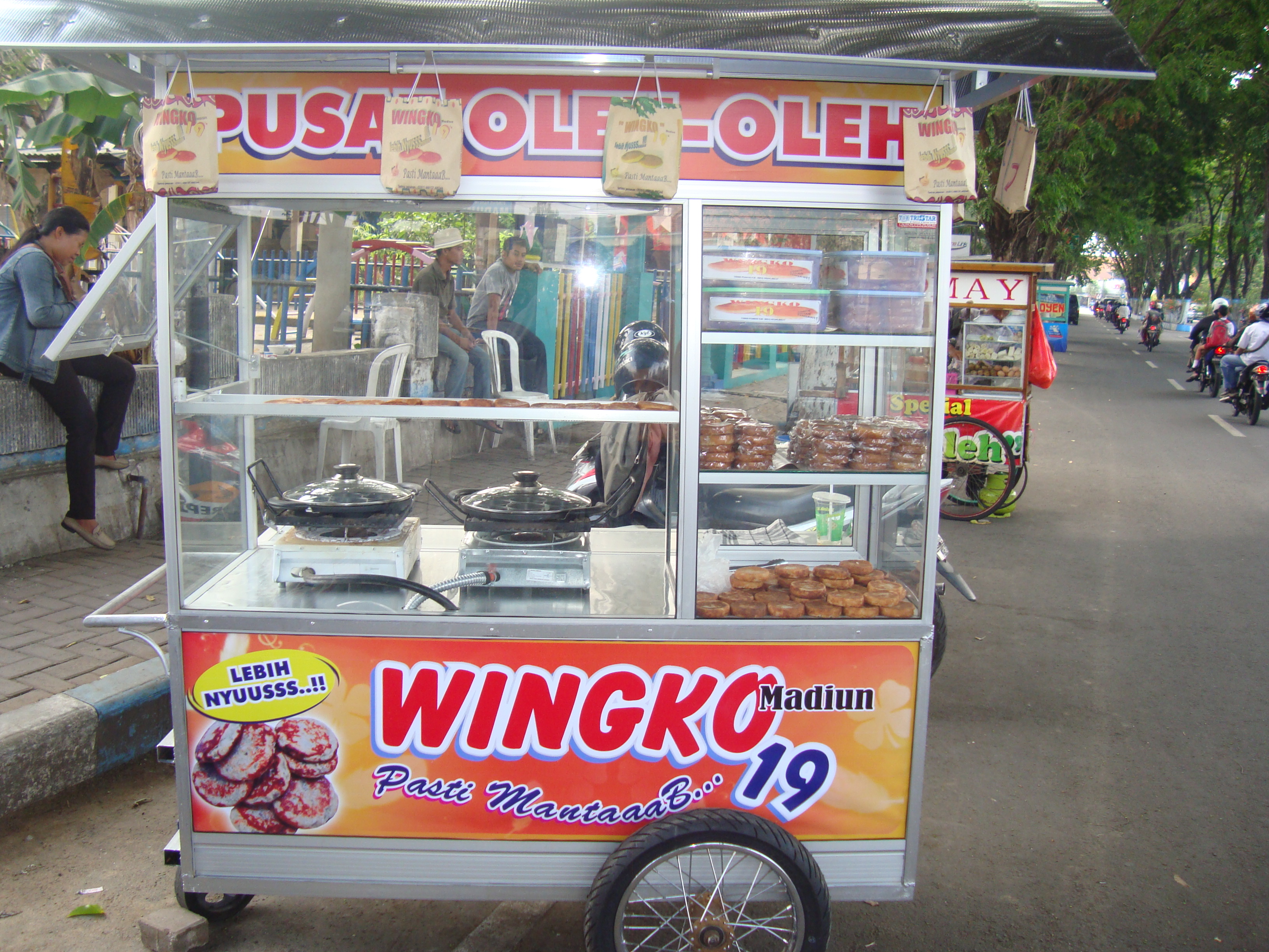 Telo meduq dan ceriping : Wingko 19 Rasakan Dan Nikmati Wingko Paling Enak Di Indonesia Yang Dibuat Dari 100 Bahan Alami Berkualitas