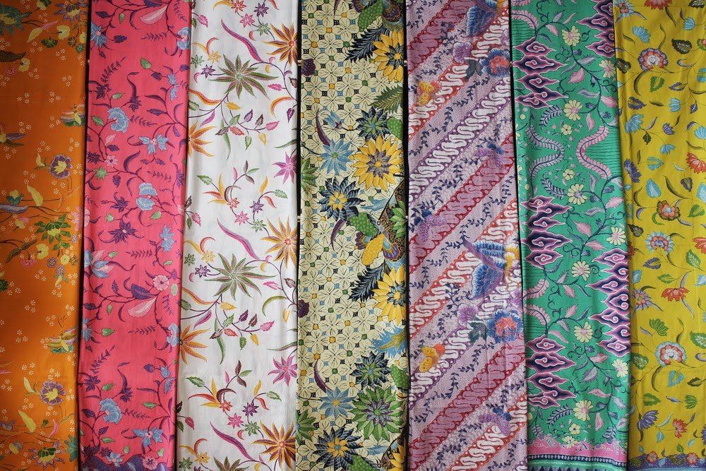 Batik Trusmi Cirebon, Oleh-Oleh Wajib Bila ke Cirebon - Destinasi Travel  Indonesia