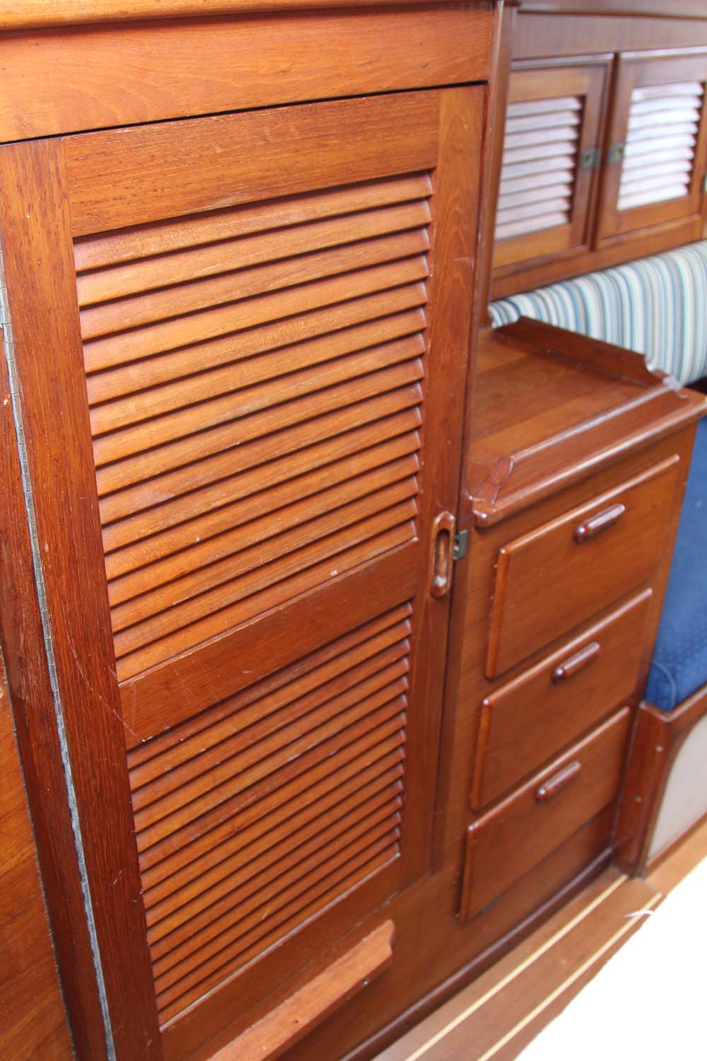 2 Vberth Hanging Locker - Copy