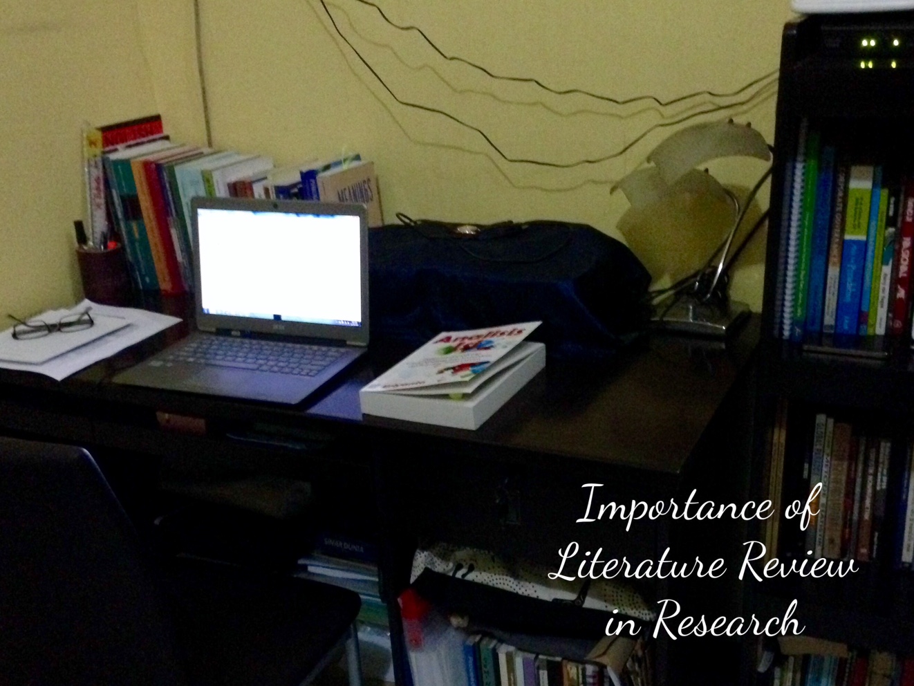 Contoh tulisan ilmiah yang menggunakan traditional review adalah tinjauan pustaka. Literature Review Langkah Penting Dalam Menyiapkan Usulan Penelitian Wiwin Hendriani