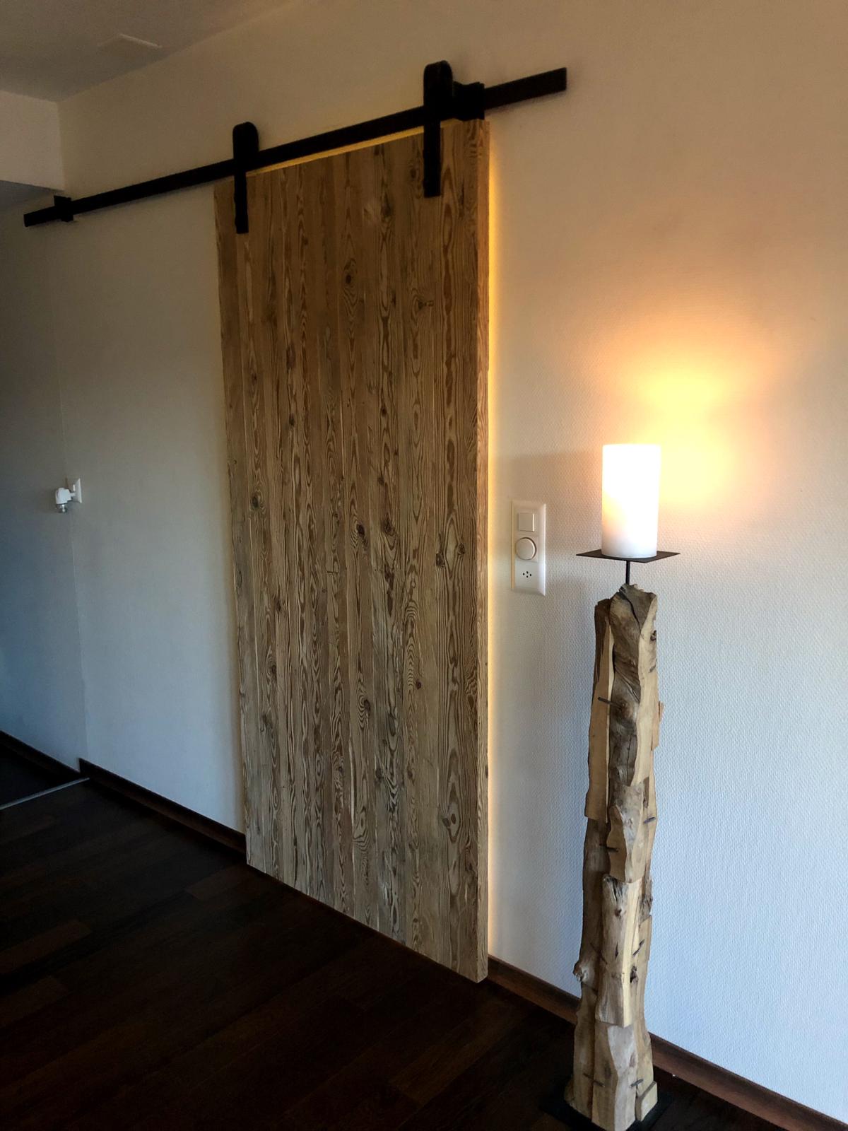 Old tvs often contain hazardous waste that cannot be put in garbage dumpsters. SchiebetÃ¼r aus Altholz