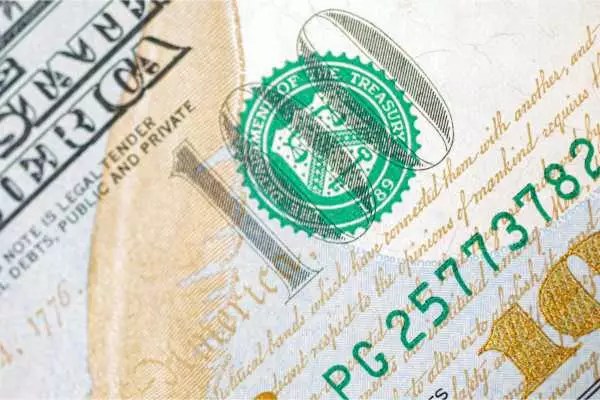 US Dollar Faces Resistance as Central Banks Compete