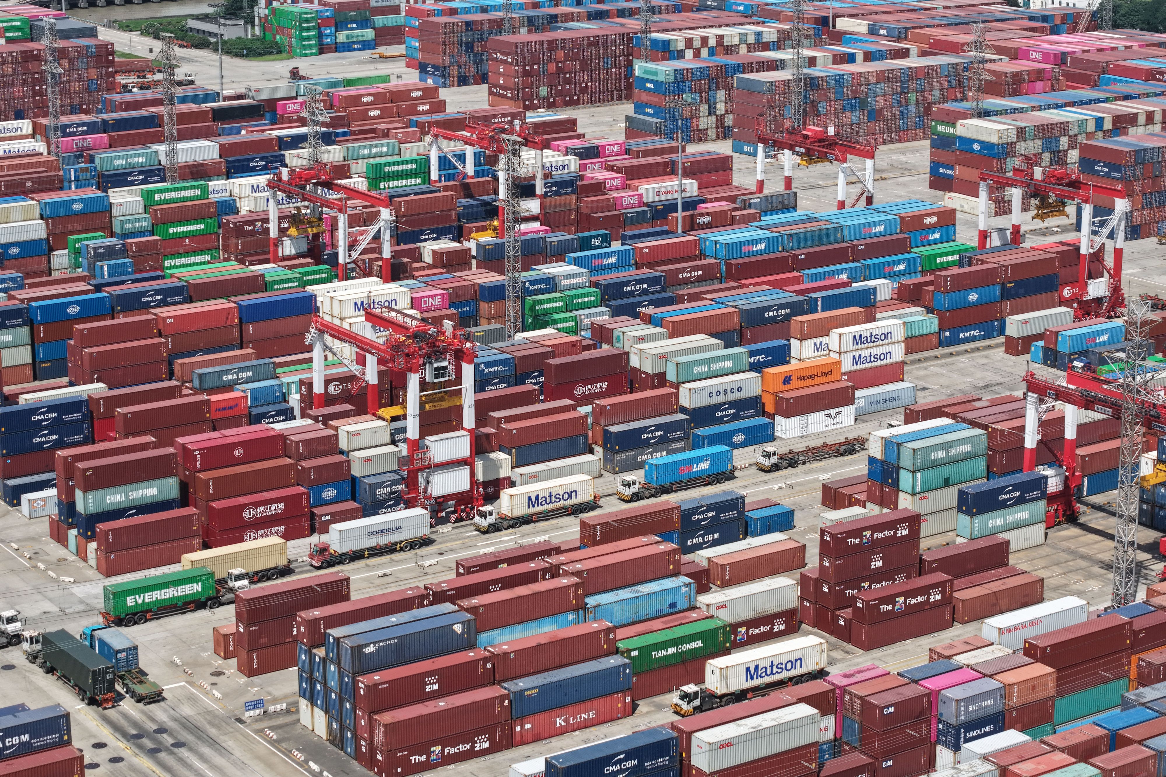 China Posts Strongest Export Growth in Nearly Five Years Despite Slowing Economy