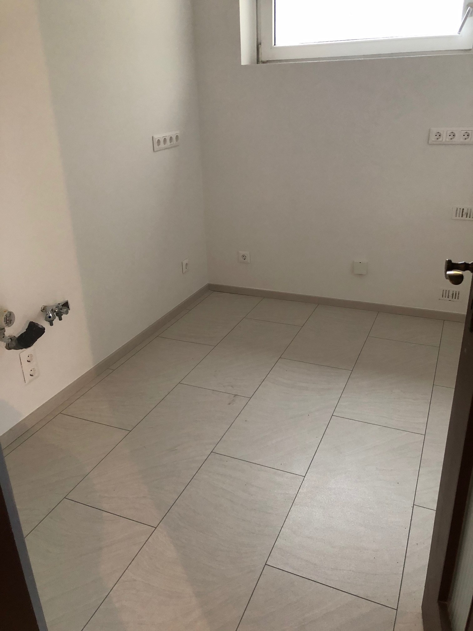 Ein großes angebot an mietwohnungen in westend (berlin) finden sie bei immoscout24. Wohnungsangebot-schoene-2-zimmerwohnung-in-westend-48