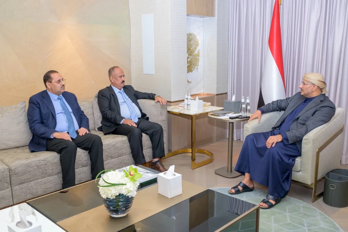 فيديو.. طارق صالح يلتقي وزيري النقل وشؤون مجلسي النواب والشورى فيديو.. طارق صالح يلتقي وزيري النقل وشؤون مجلسي النواب والشورى