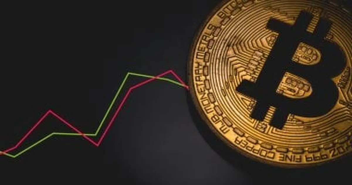 البيتكوين تحت ضغط: تتراجع دون 71 ألف دولار وسط تصاعد التوترات الجيوسياسية