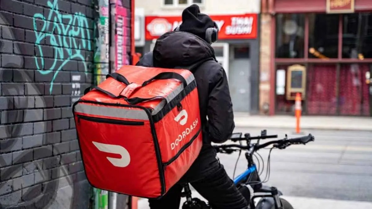 نواب أمريكيون يطالبون DoorDash بتوضيح استخدامها لنماذج ذكاء اصطناعي صينية نواب أمريكيون يطالبون DoorDash بتوضيح استخدامها لنماذج ذكاء اصطناعي صينية