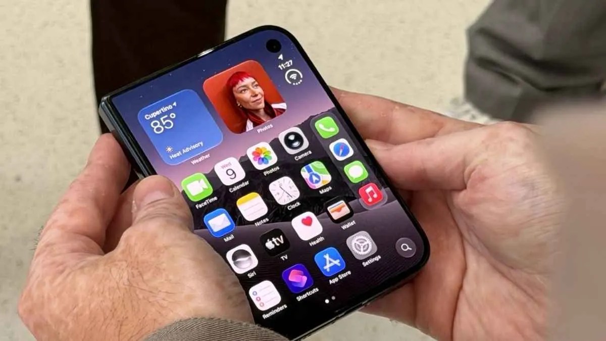 iPhone Duo: هل يطيح بالهواتف التقليدية ويشعل ثورة الأجهزة القابلة للطي؟ iPhone Duo: هل يطيح بالهواتف التقليدية ويشعل ثورة الأجهزة القابلة للطي؟