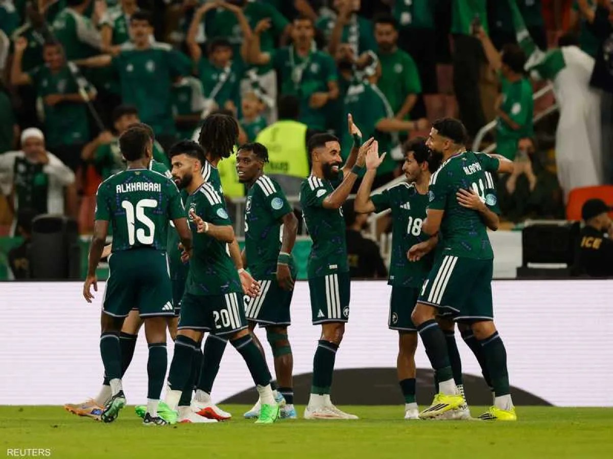 السعودية تنهي دور المجموعات بالعلامة الكاملة.. وعُمان تخطف بطاقة نصف نهائي «خليجي 27» من العراق السعودية تنهي دور المجموعات بالعلامة الكاملة.. وعُمان تخطف بطاقة نصف نهائي «خليجي 27» من العراق