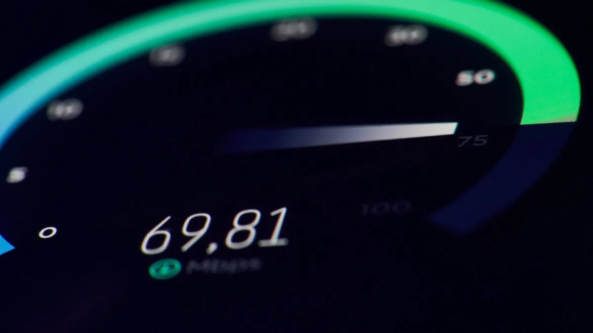 لماذا سرعة رفع الملفات أبطأ من التحميل؟