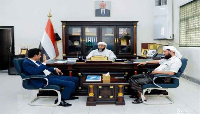 وزير الأوقاف والإرشاد يستقبل سفير بلادنا لدى إندونيسيا ويبحث معه جهود التنسيق المشترك وزير الأوقاف والإرشاد يستقبل سفير بلادنا لدى إندونيسيا ويبحث معه جهود التنسيق المشترك
