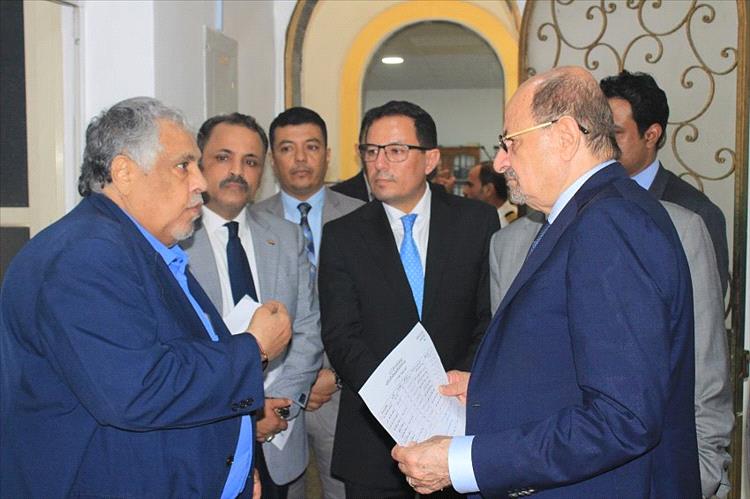 وزير الخارجية يعود إلى عدن بعد مشاركته في أعمال الدورة الاستثنائية لمجلس وزراء خارجية منظمة التعاون الإسلامي