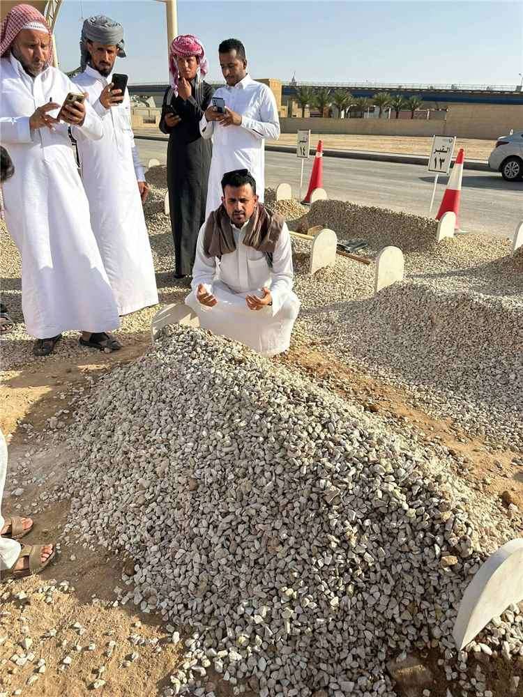 اول صورة لقبر الرئيس السابق عبدربه منصور هادي