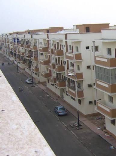 وفاة طبيب في عدن بعد سقوطه من الطابق الثالث بعمارة سكنية