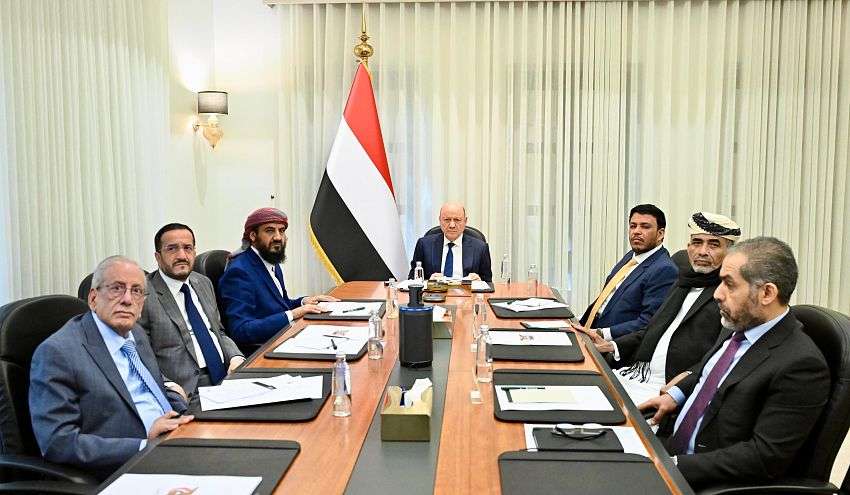 مجلس القيادة والحكومة يبحثان المستجدات الوطنية ويشددان على رفع الجاهزية ومكافحة التهريب مجلس القيادة والحكومة يبحثان المستجدات الوطنية ويشددان على رفع الجاهزية ومكافحة التهريب