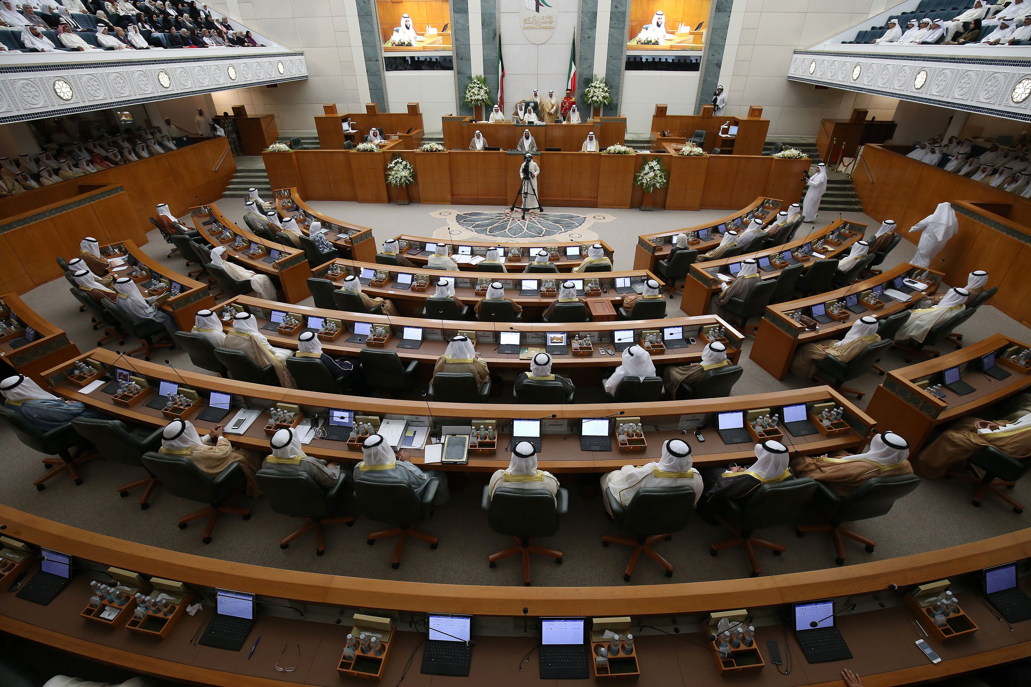 ولاية أريزونا الأمريكية تسجل أكثر من 10 آلاف إصابة. ØªØ£Ø¬ÙŠÙ„ Ø¬Ù„Ø³Ø§Øª Ù…Ø¬Ù„Ø³ Ø§Ù„Ø£Ù…Ø© Ø§Ù„ÙƒÙˆÙŠØªÙŠ Ø¨Ø³Ø¨Ø¨ Ø¥ØµØ§Ø¨Ø© Ù†ÙˆØ§Ø¨ Ø¨ÙÙŠØ±ÙˆØ³ ÙƒÙˆØ±ÙˆÙ†Ø§