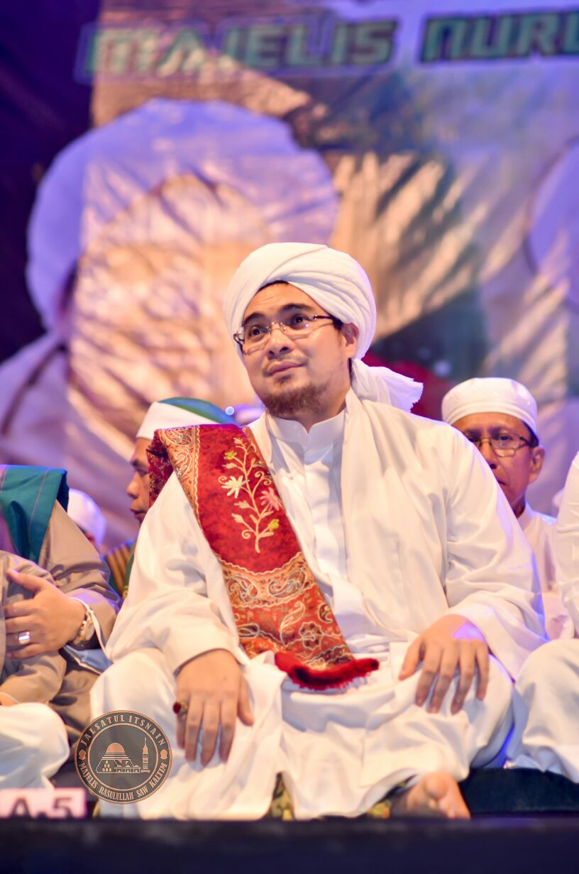 131. HIKMAH LARANGAN MEMAKAI EMAS DAN KAIN SUTRA BAGI PRIA – Al Habib Ahmad  bin Novel bin Salim Jindan