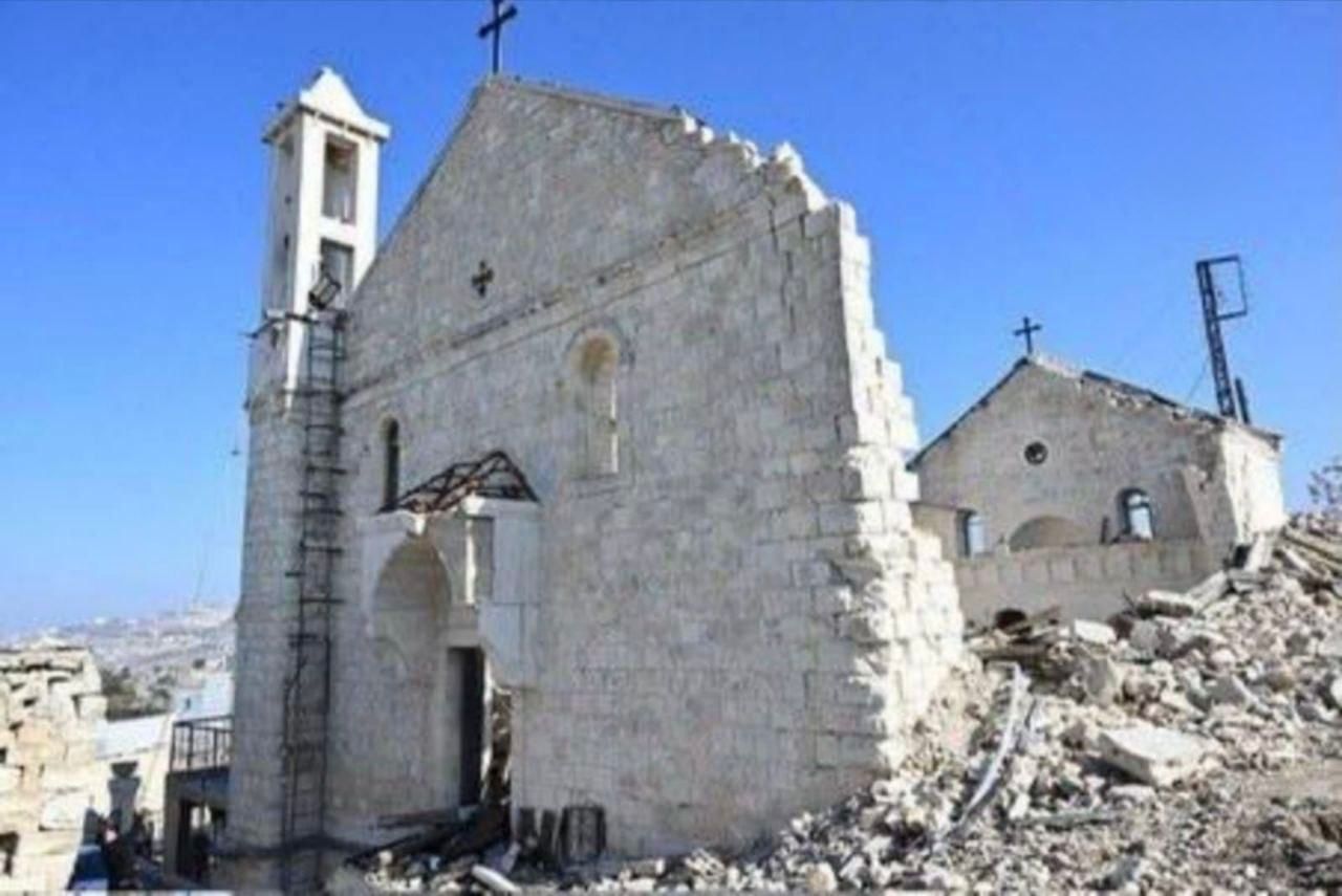 بالصورة.. القوات الإسرائيلية تهدم الدير التاريخي والمدرسة التابعين لراهبات المخلص في قرية يارون الحدودية جنوبي لبنان