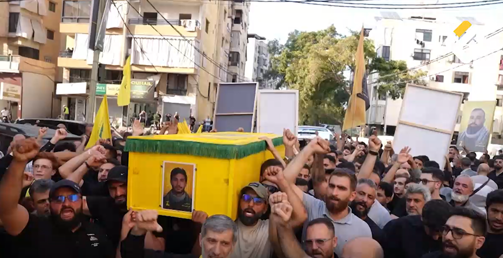 موكب مهيب للشهيدين دباجة والعزير في الضاحية… وتجديد العهد لدماء الشهداء موكب مهيب للشهيدين دباجة والعزير في الضاحية… وتجديد العهد لدماء الشهداء