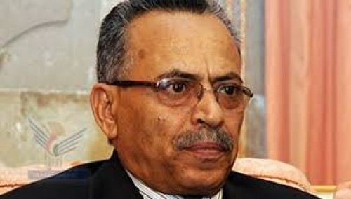 مسؤول حكومي في الشرعية يهاجم ” محمد بن زايد” ويطالبه برفع يده عن نفط اليمن وموانئه