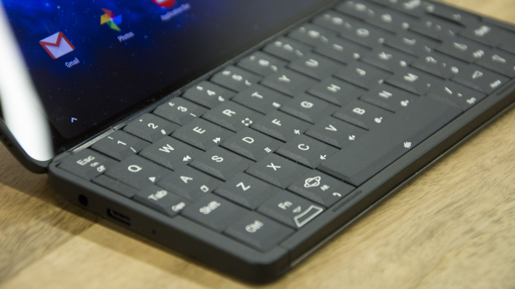 The new Gemini PDA Handson with the new PDA smartphone that runs on