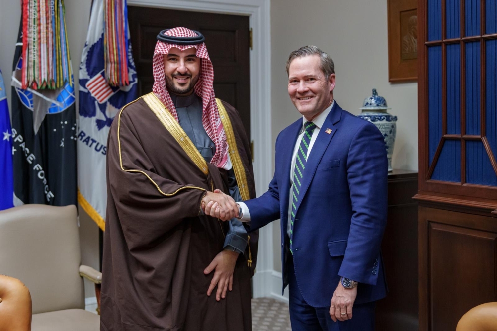 وزير الدفاع يبحث العلاقات الاستراتيجية مع مستشار الأمن القومي الأمريكي وزير الدفاع يبحث العلاقات الاستراتيجية مع مستشار الأمن القومي الأمريكي