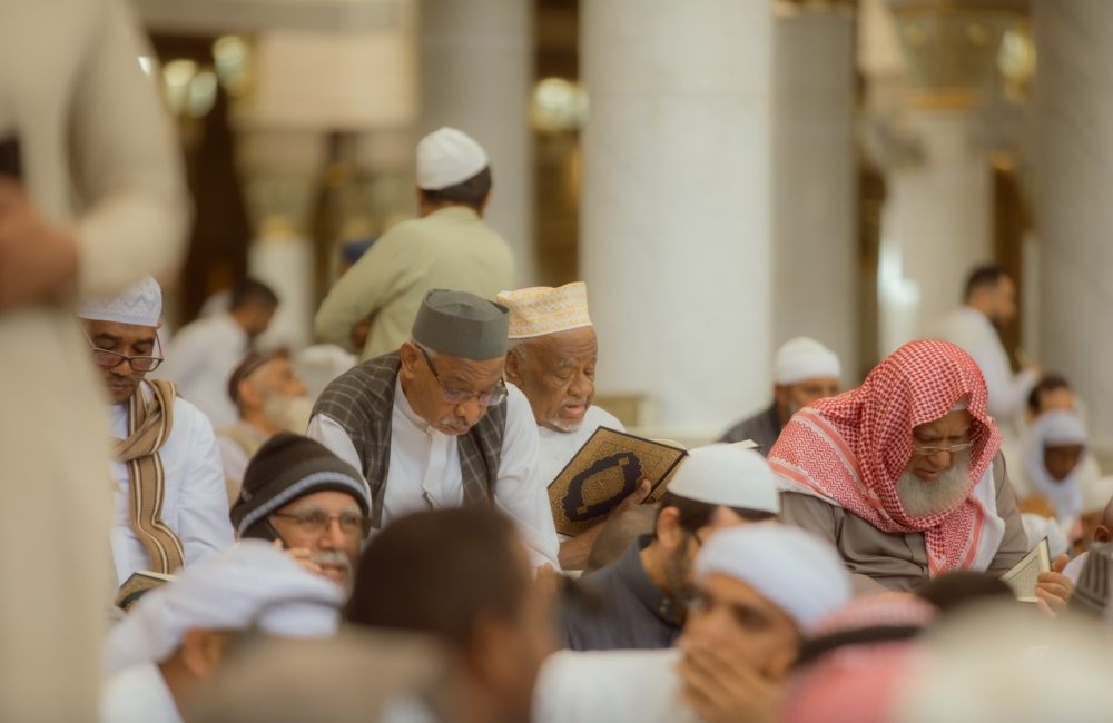 12 خدمة لتسهيل تفرغ المعتكفين لأداء العبادات في المسجد النبوي