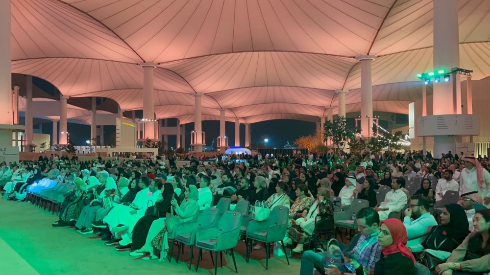 وسط تفاعل لافت.. كورال روح الشرق يحيي أمسية استثنائية في بينالي جدة