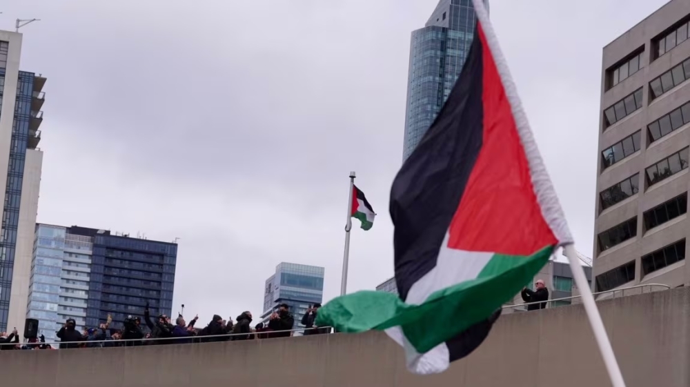صور.. العلم الفلسطيني يرفرف على مبنى بلدية تورونتو للمرة الأولى