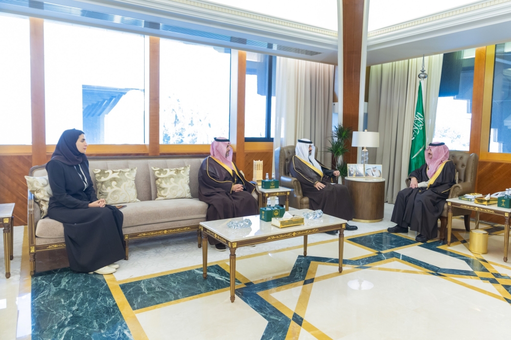 أمير المنطقة الشرقية يستقبل معالي وزير الاتصالات وتقنية المعلومات ويثمن دور وزارة الاتصالات في تمكين الممكنات الرقمية بالمنطقة أمير المنطقة الشرقية يستقبل معالي وزير الاتصالات وتقنية المعلومات ويثمن دور وزارة الاتصالات في تمكين الممكنات الرقمية بالمنطقة
