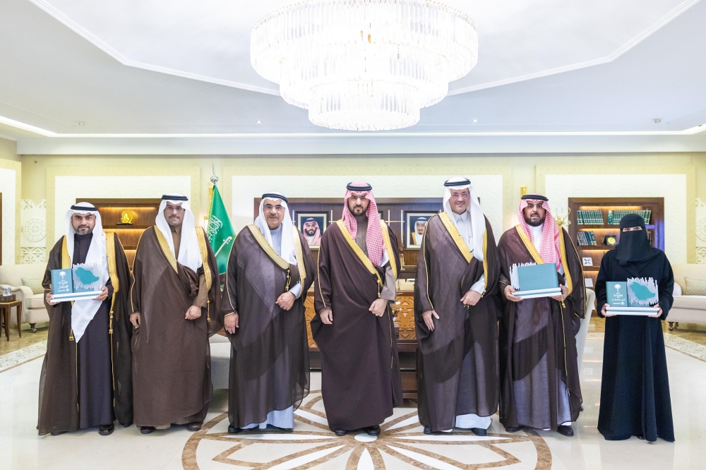 نائب أمير الشرقية يهنئ أمانة المنطقة لنيل جائزة تميز الأداء البلدي 2025 نائب أمير الشرقية يهنئ أمانة المنطقة لنيل جائزة تميز الأداء البلدي 2025