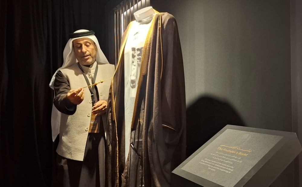 7 عهود ملكية تروي قصة تطور البشت في الأحساء من التأسيس للرؤية 7 عهود ملكية تروي قصة تطور البشت في الأحساء من التأسيس للرؤية