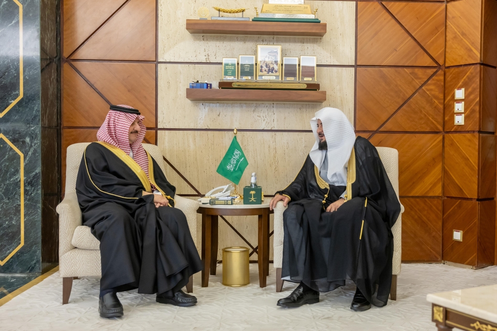 أمير الشرقية يستقبل فضيلة الدكتور عبد الإله الملا بمناسبة تكليفه بالفتوى في المنطقة