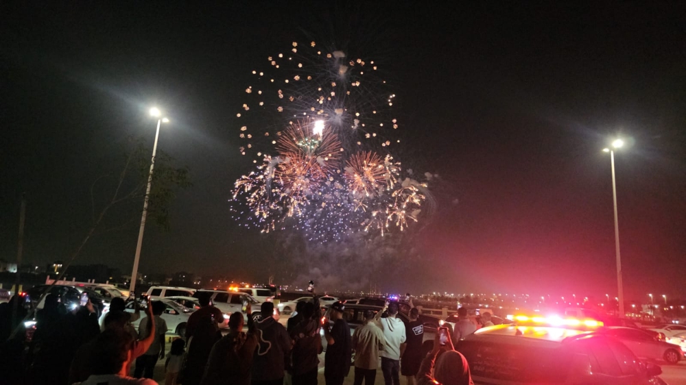 الألعاب النارية.. خطر يهدد العيون خلال احتفالات عيد الفطر الألعاب النارية.. خطر يهدد العيون خلال احتفالات عيد الفطر