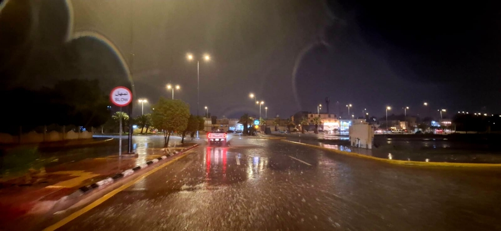 بالصور .. إنذار أحمر حتى الثلاثاء.. أمطار وبرد يجتاحان الأحساء