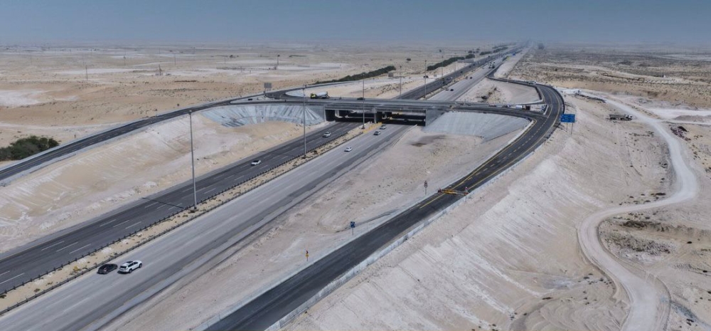 جسر علوي ينهي أزمة التفاف بطريق الظهران - بقيق جسر علوي ينهي أزمة التفاف بطريق الظهران - بقيق