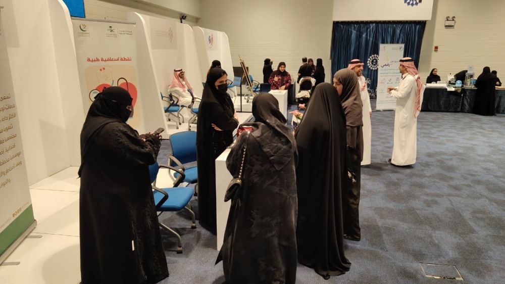 الصم وسوق العمل.. فجوة التوظيف تبدأ بعد التعيين