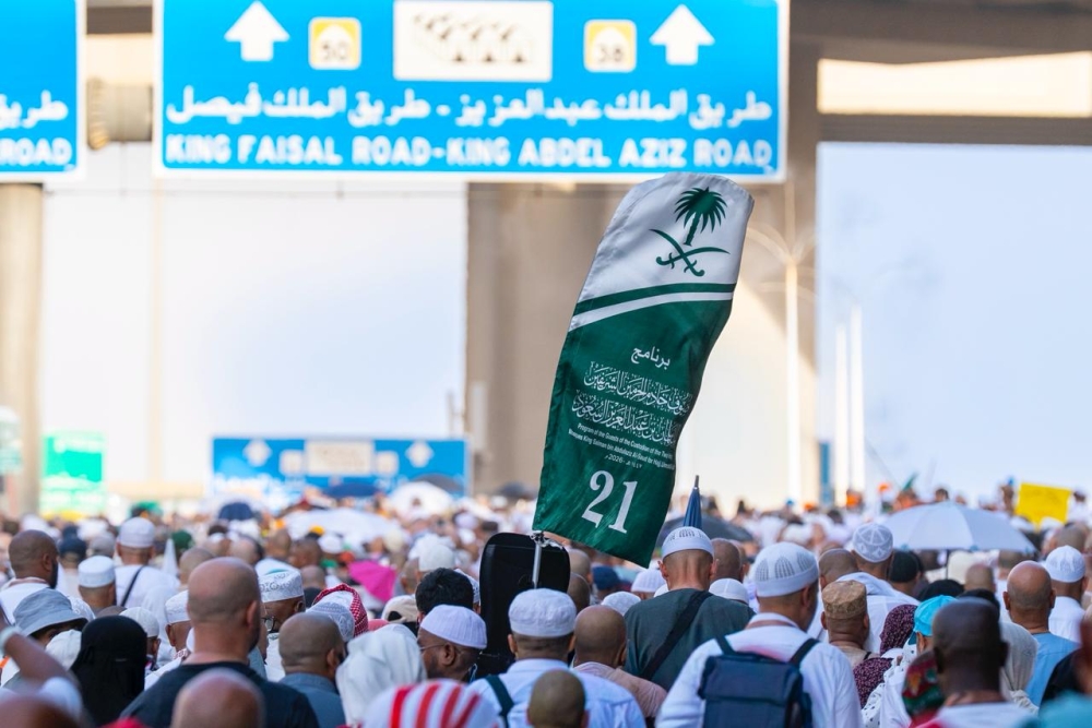 ضيوف خادم الحرمين يغادرون مشعر منى بعد إتمام رمي الجمرات