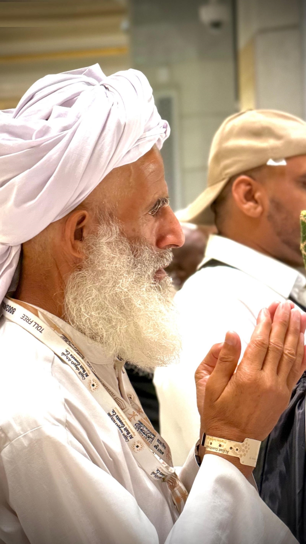 بعد أداء المناسك.. الحجاج يودعون المسجد الحرام بالابتهال والدعاء