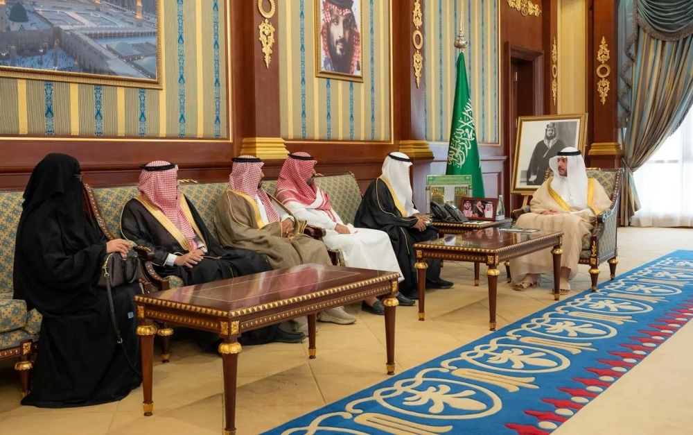 نائب أمير المدينة المنورة يتابع أعمال جمعية عيون طيبة الخيرية